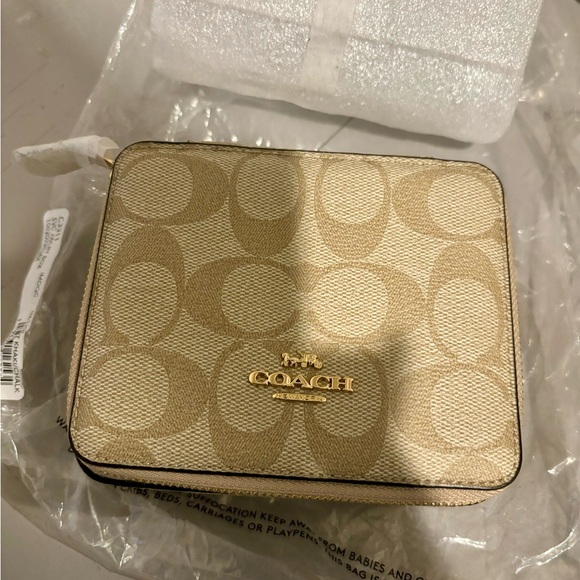 Coach Gold Jewelry Case - Picture 4 of 6